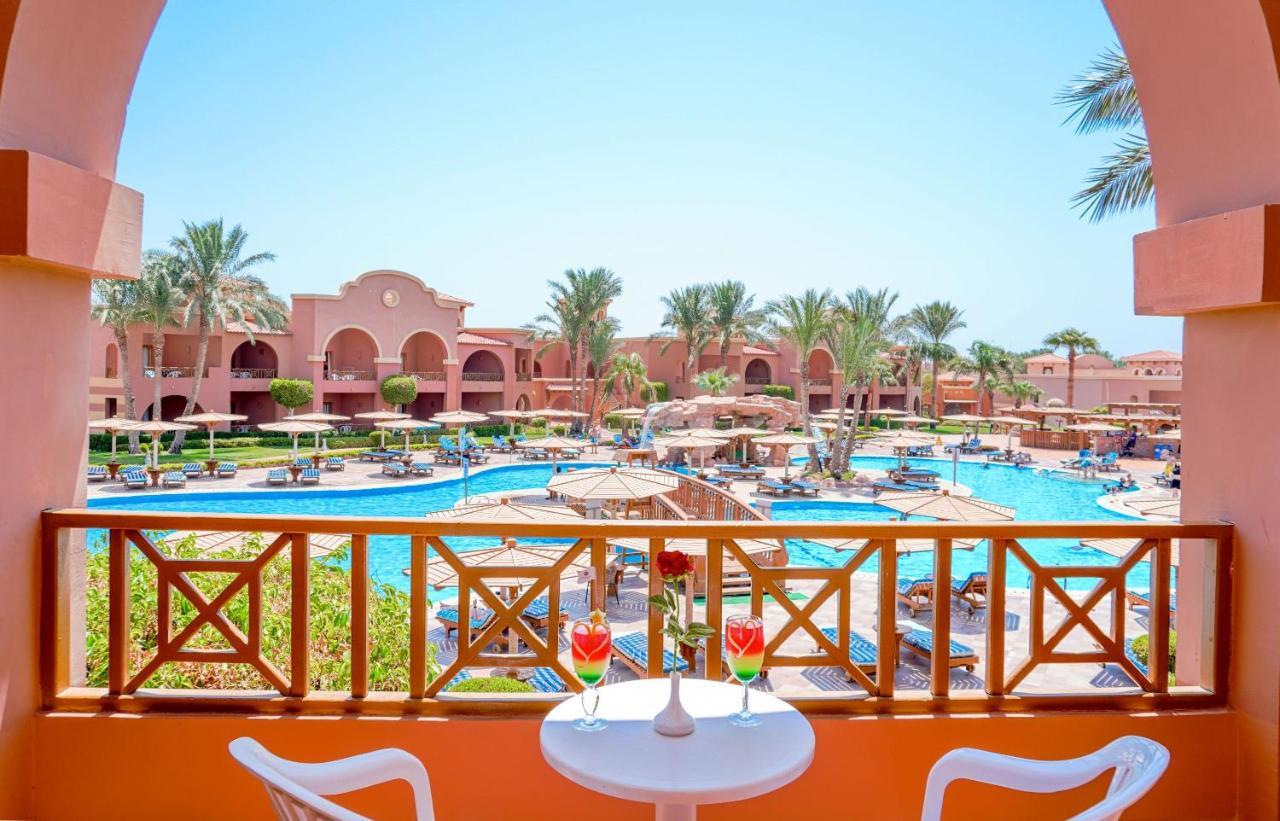 Charmillion Gardens Aquapark Ξενοδοχείο Σαρμ Ελ Σέιχ Εξωτερικό φωτογραφία View of the pool at the hotel