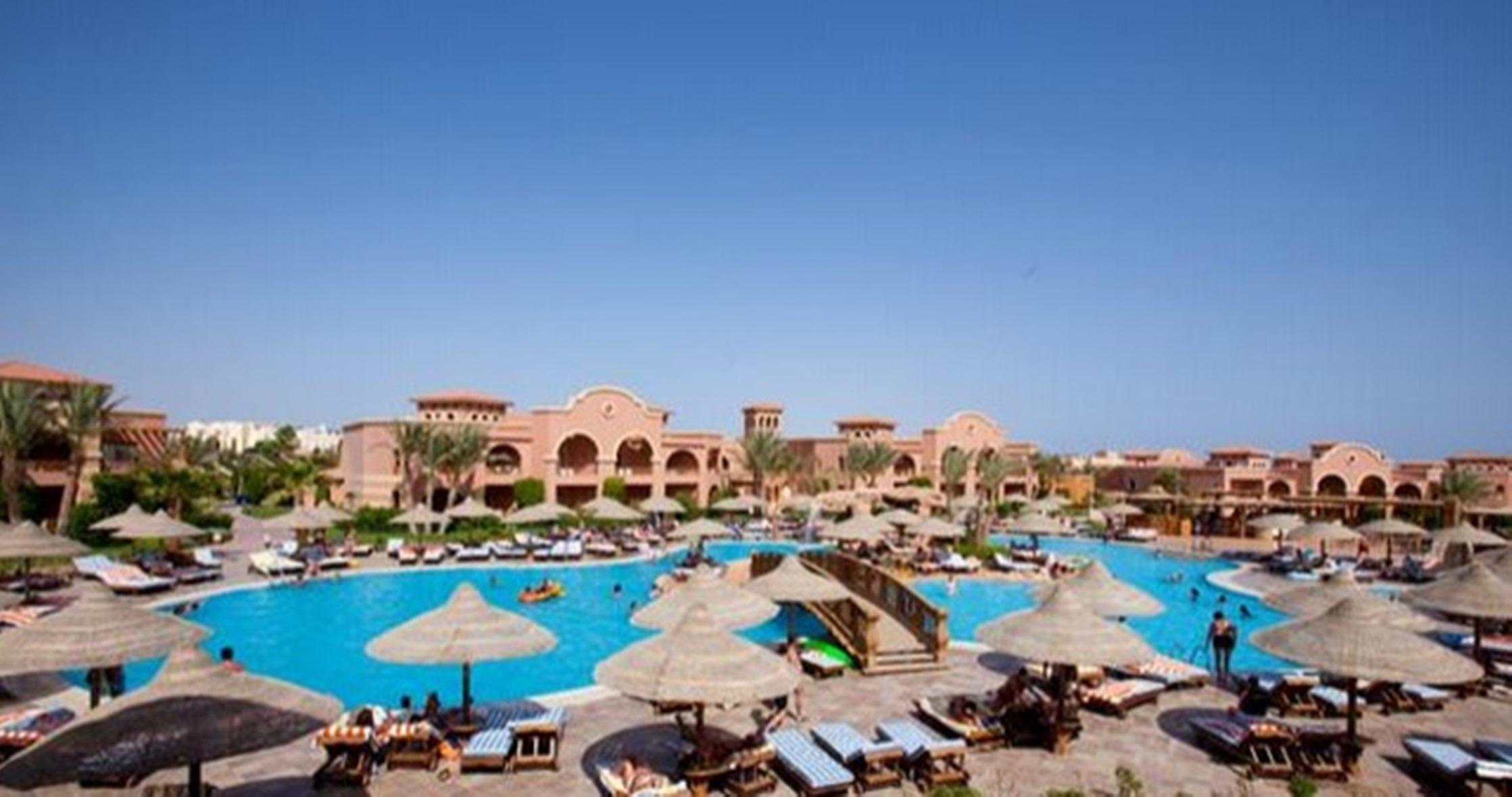 Charmillion Gardens Aquapark Ξενοδοχείο Σαρμ Ελ Σέιχ Εξωτερικό φωτογραφία The pool at the Hilton Luxor